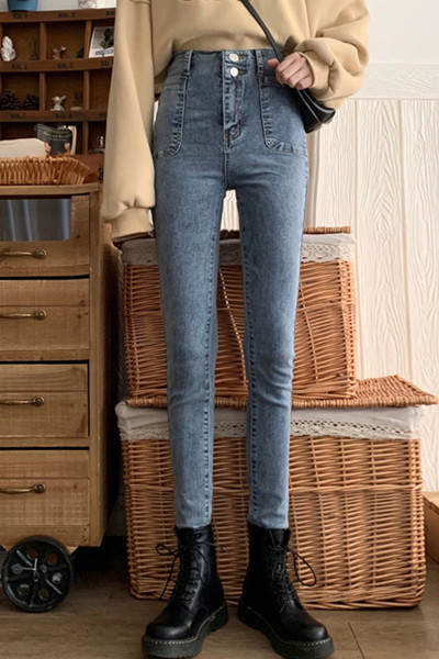 Ανοιξιάτικο μοντέλο τζιν με ψηλή μέση