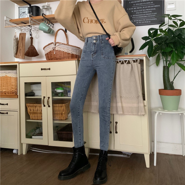 Ανοιξιάτικο μοντέλο τζιν με ψηλή μέση