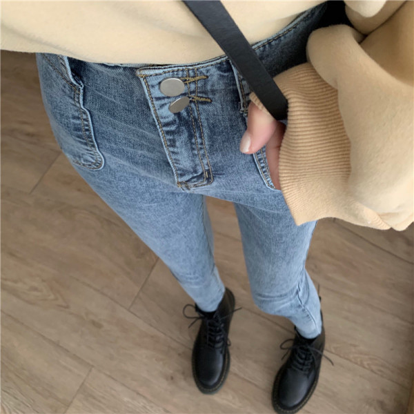 Ανοιξιάτικο μοντέλο τζιν με ψηλή μέση