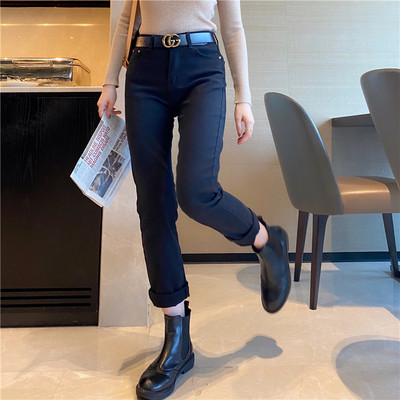 Moodsad naiste pikad taskutega teksad