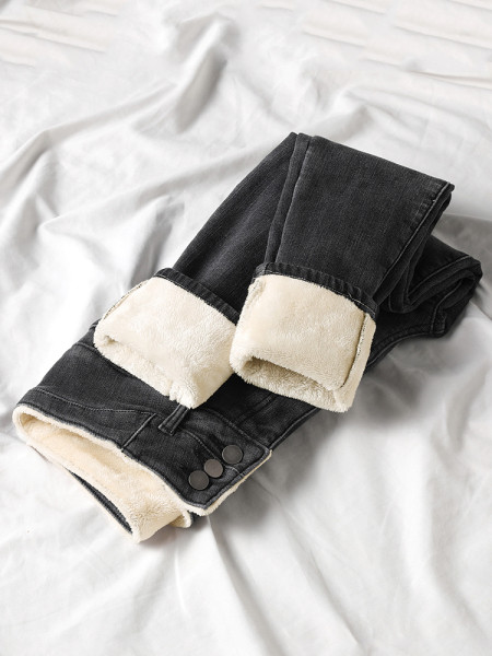 Naiste moodsad kõrge vöökohaga teksad