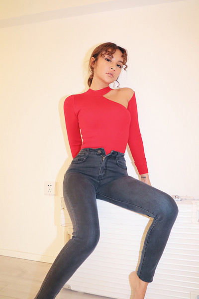 Απλό μοντέλο γυναικείου τζιν casual με τσέπη μοτίβα