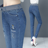 Дамски дънки с апликация и ластична талия