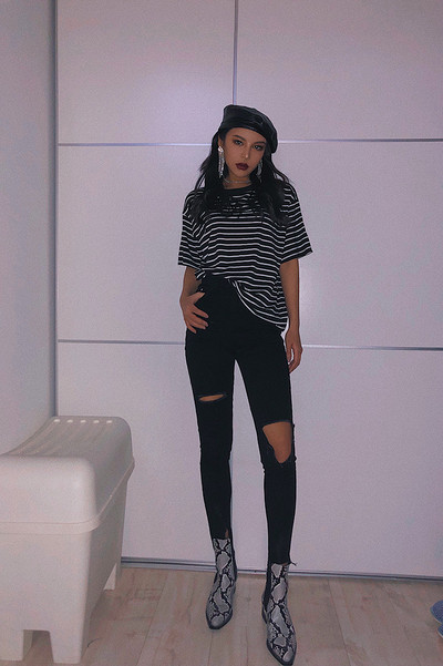 Дамски ежедневни дънки с разкъсан мотив и висока талия в два цвята