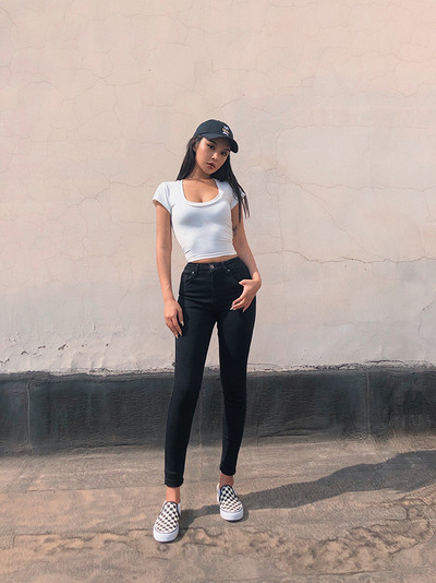 Γυναικεία τζιν με τσέπες και ψηλή μέση - λεπτό μοντέλο