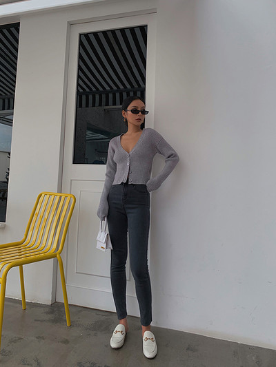 Ženske ležerne traperice s džepovima - običan model