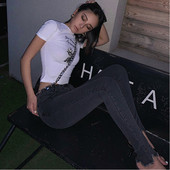 Κομψό γυναικείο τζιν λεπτό μοντέλο με ψηλή μέση