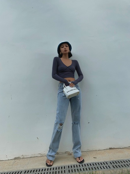 Γυναικεία τζιν με σκισμένο μοτίβο και ψηλή μέση σε μπλε χρώμα