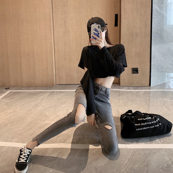 Moodsad naiste teksad rebenenud elementidega - retro stiilis