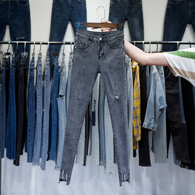 Дамски ежедневни дънки Slim модел със скъсани мотиви 