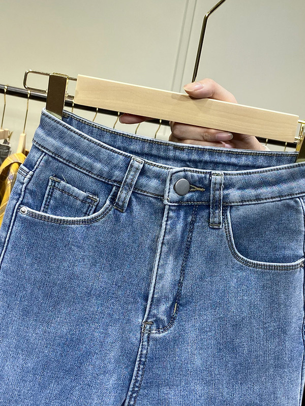 Moodsad teksad Kõrge vöökohaga õhuke mudel