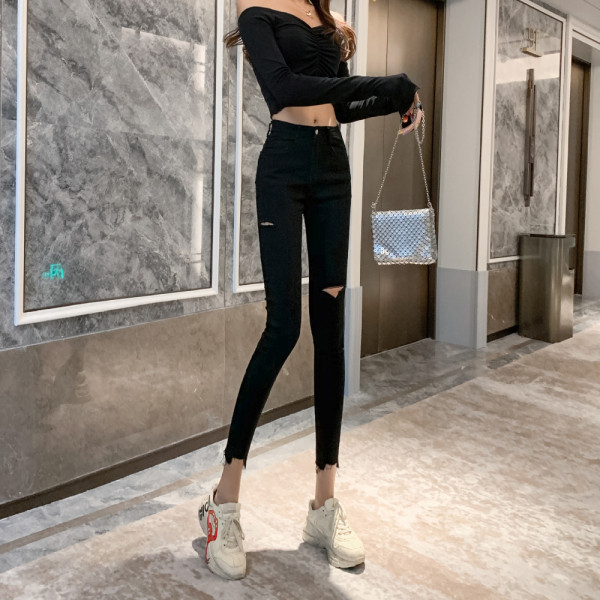 Летни тънки дънки в черен цвят със скъсани мотиви