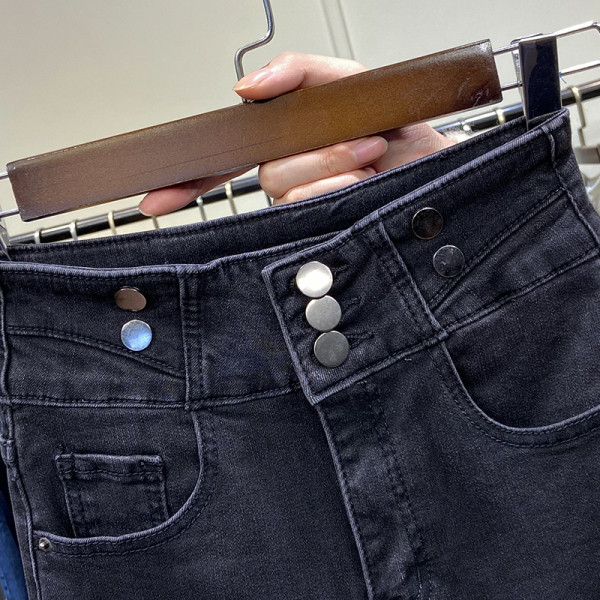 Naiste vabaaja nööpidega teksad – kahte värvi