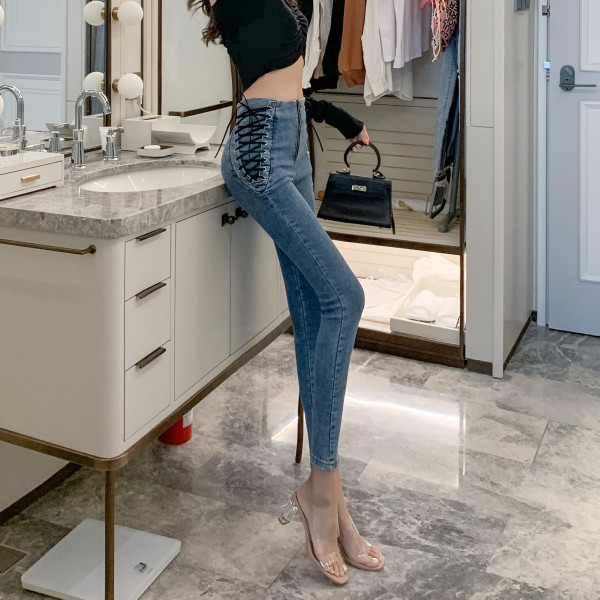 Γυναικεία τζιν με κορδόνι στη μέση