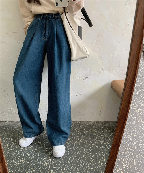 Lai sinine taskutega naiste teksapükste mudel