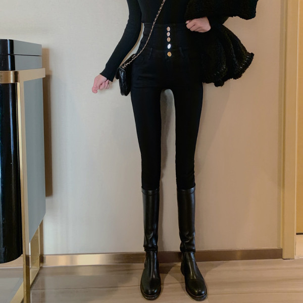 Дамски дънки силно вталени с висока талия и копчета