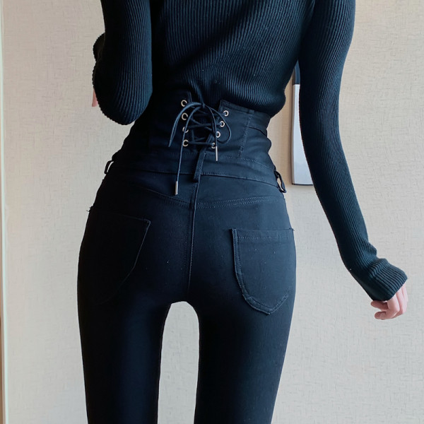 Дамски дънки силно вталени с висока талия и копчета