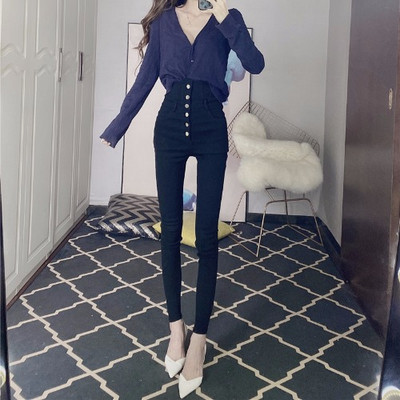 Μοντέρνο τζιν με υψηλή μέση και κουμπιά