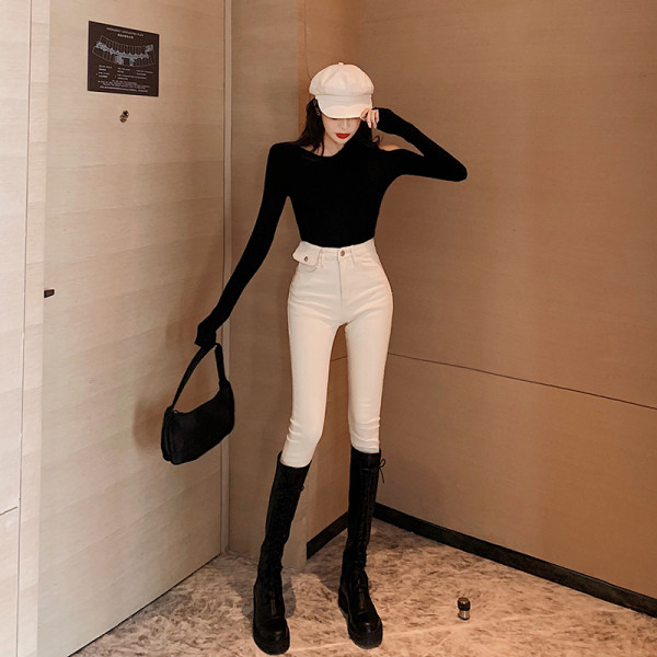 Moderné priliehavé džínsy s vysokým pásom