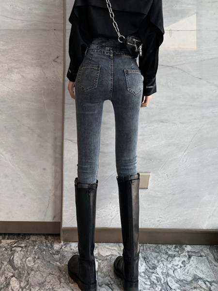 Γυναικεία τζιν με ψηλή μέση και κουμπιά