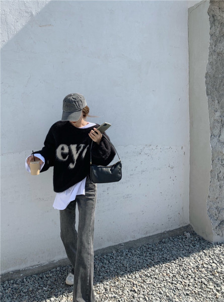 Дамски дънки в черен цвят - широк модел