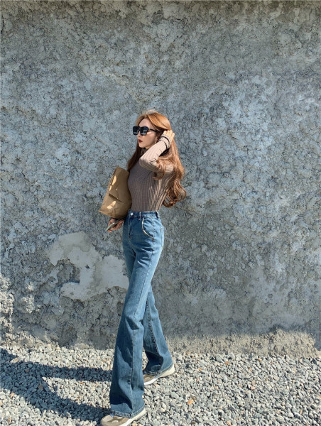 Дамски дънки в черен цвят - широк модел