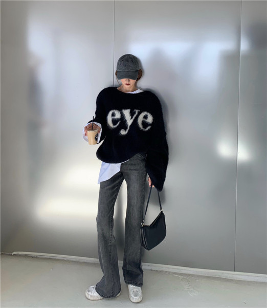 Дамски дънки в черен цвят - широк модел