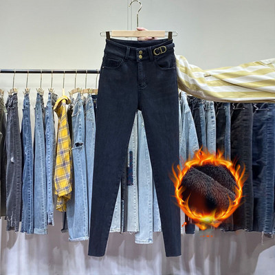 Μοντέρνα γυναικεία τζιν με ζεστή επένδυση