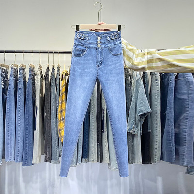 Metallelemendi ja taskutega vabaaja naiste teksad