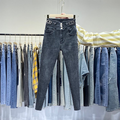 Metallelemendi ja taskutega vabaaja naiste teksad