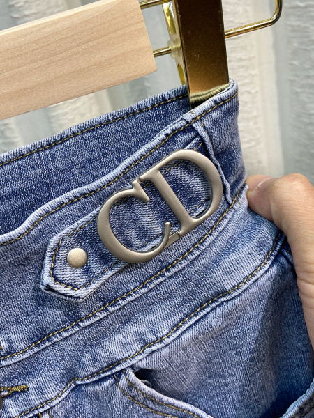 Metallelemendi ja taskutega vabaaja naiste teksad