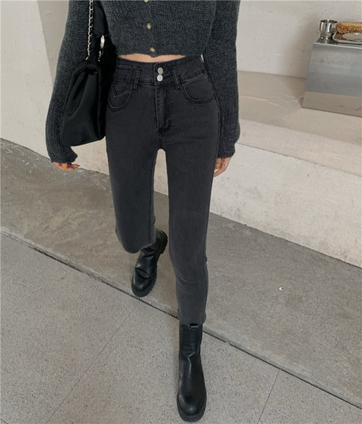 Μοντέλο γυναικείου τζιν με ψηλή μέση