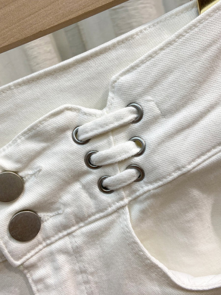 Taskute ja kõrge vöökohaga naiste teksad valged