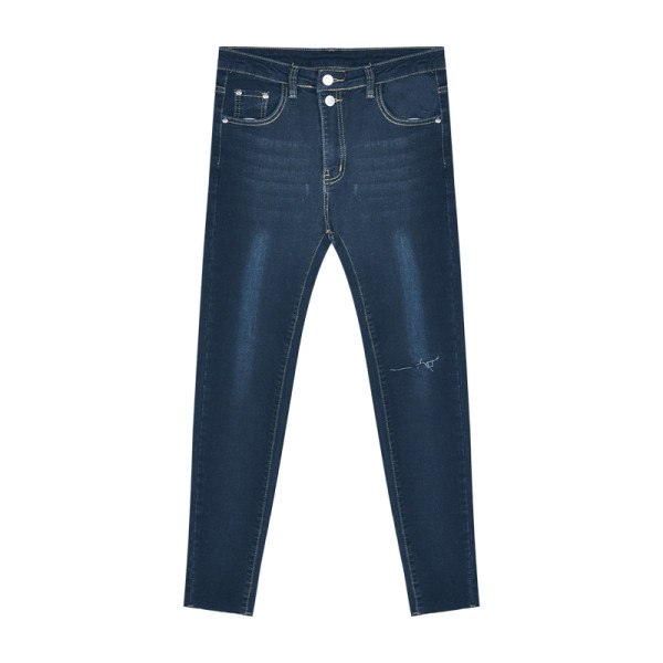 Liibuvad teksad, millel on rebenenud motiivid ja kõrge vöökoht