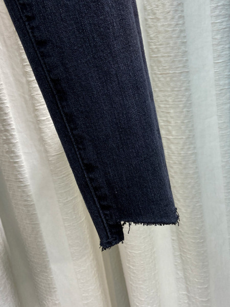 Naiste vabaaja teksad, millel on parem rebenenud ja kõrge vöökoht