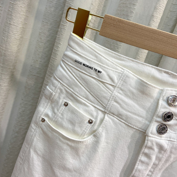 Naiste kõrge vöökohaga teksad – valget värvi