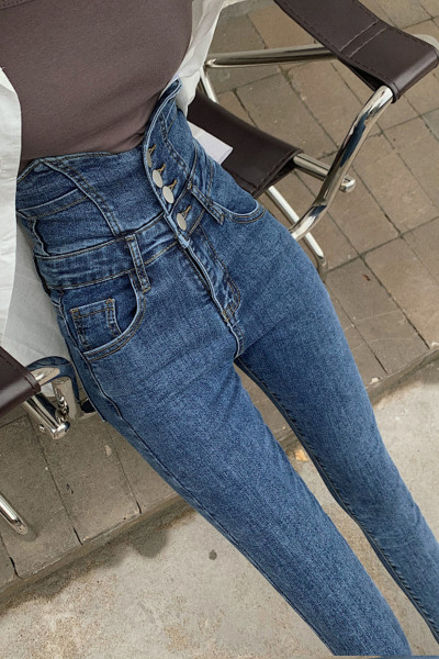 Λεπτό γυναικείο τζιν με υψηλή μέση