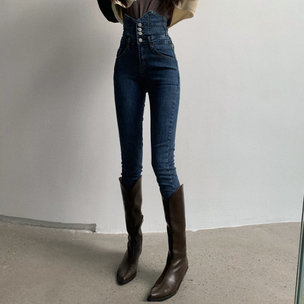 Λεπτό γυναικείο τζιν με υψηλή μέση