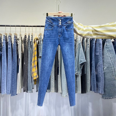 Casual γυναικεία τζιν με κουμπιά και τσέπες σε μαύρο και μπλε χρώμα