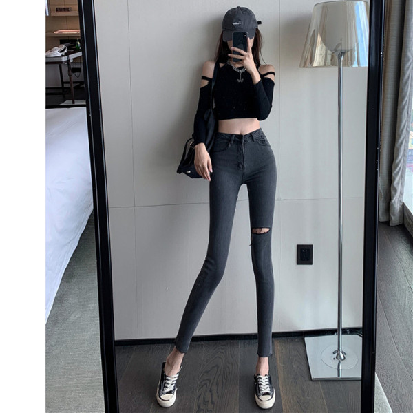 Еластични силно вталени дънки със скъсани мотиви