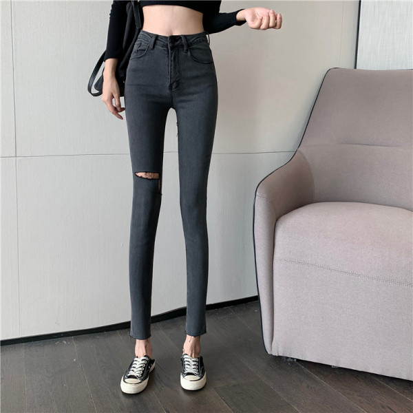 Еластични силно вталени дънки със скъсани мотиви