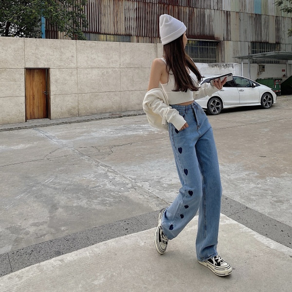 Kõrge vöökoha ja südametega vabaaja teksad – sirge mudel