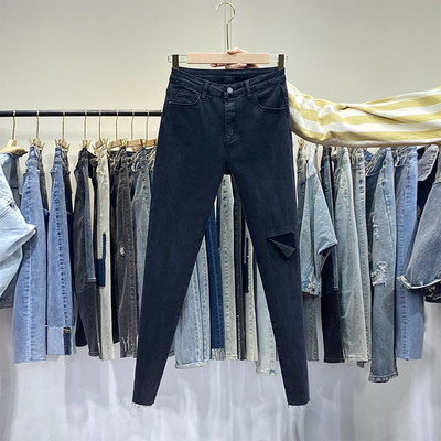 Casual τζιν με ψηλή μέση και σχισμένο μοτίβο