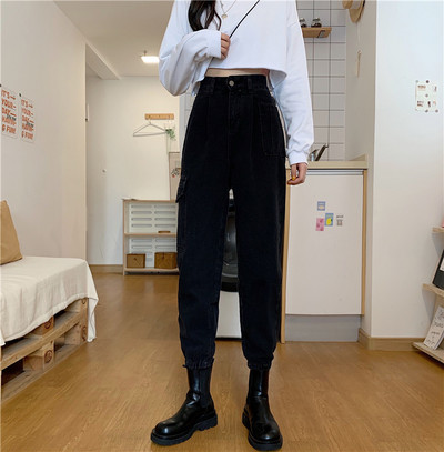 Ležerni slobodni model traperica s džepovima