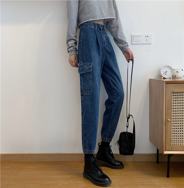 Ležerni slobodni model traperica s džepovima