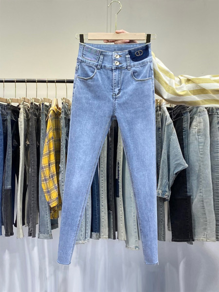 Дамски дънки изчистен модел с джобове в син цвят