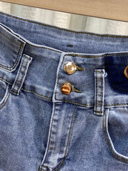 Дамски дънки изчистен модел с джобове в син цвят