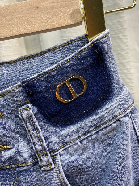 Дамски дънки изчистен модел с джобове в син цвят