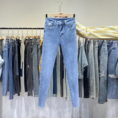 Moodsad sinise lihtsa mudeliga naiste teksad