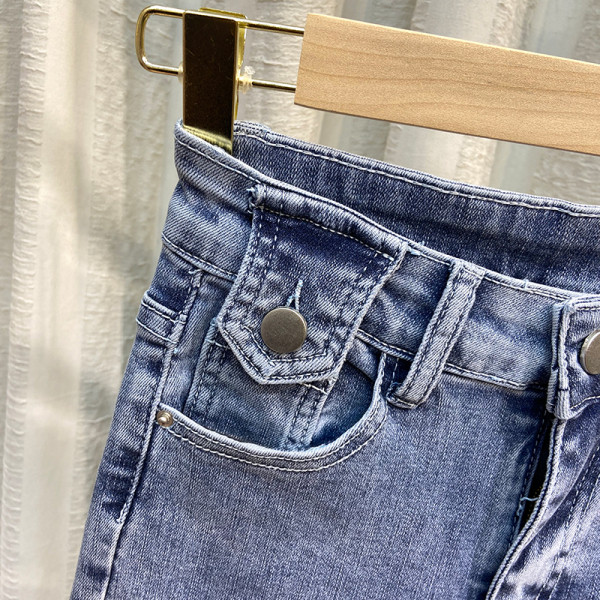 Moodsad sinise lihtsa mudeliga naiste teksad